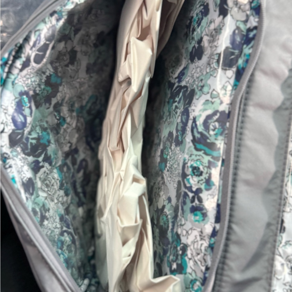 Vera Bradley Ultralight Hanging Travel Organizer in Frost Gray - Picture 6 of 13
